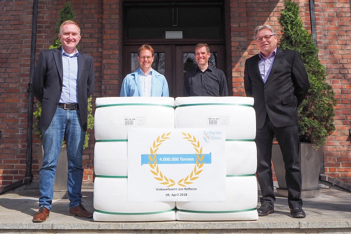Production Manager Konrad Brunner (on the right) and a part of his team present the 4,000,000th tonne of viscose fibres from Kelheim. © Kelheim Fibres